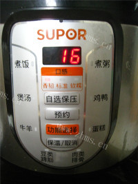 家常板栗焖鸭翅膀做法图解11)