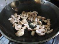 蘑菇炒青菜的做法图解五