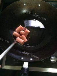 家常菜炸火腿肠做法图解4)
