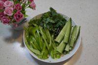 家常豆皮蔬菜卷做法图解2)