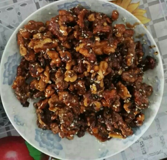 美味佳肴般的琥珀核桃仁