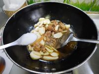 美味的芋头烧鸡块做法图解14)