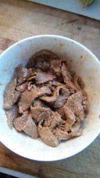 百吃不厌的麻辣牛肉片做法图解6)
