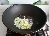 美味的剁椒蒸鱼头做法图解5)