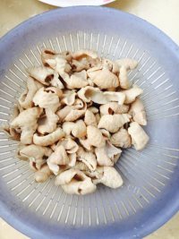 可口的干锅肥肠做法图解2)