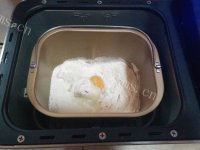 自制蜜豆面包卷做法图解1)
