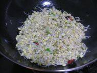 自己在家做的醋溜绿豆芽