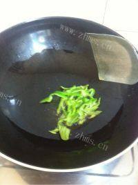 家常菜青椒炒土豆丝做法图解3)