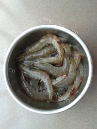 好吃的韭菜爆鲜虾做法图解1)