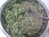 家常菜粉丝拌黄瓜