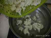 汤鲜味美菜花鱿鱼汤做法图解5)