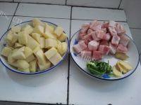 「首发」红烧肉炖土豆做法图解2)