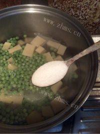 味道不错的冻豆腐豌豆汤做法图解4)