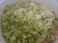 「DIY美食」芹菜猪肉饺子做法图解13)