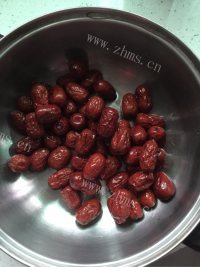 好喝的红枣桂圆枸杞茶做法图解1)