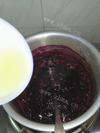 自制蓝莓果酱做法图解6)