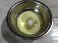 自制草莓纸杯蛋糕做法图解2)