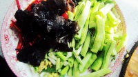 美味的青豆角香爆虾仁做法图解2)