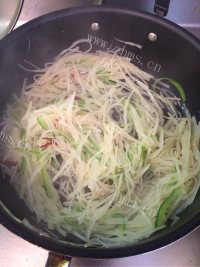 五味俱全的酸辣土豆丝做法图解3)