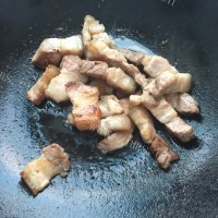 质嫩爽口的红烧肉做法图解3)