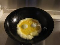 香菜炒鸡蛋做法图解3)