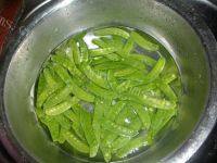 口感饱满的荷兰豆炒牛肉做法图解1)