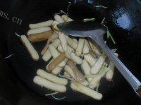 秀色的芹菜炒豆干做法图解5)