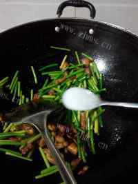 家常菜蒜苔炒肉