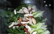 家常菜香菇炒青菜做法图解3)