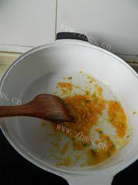 好吃的咸蛋烧豆腐做法图解7)