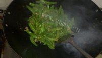 家常菜荷兰豆炒肉丝做法图解6)