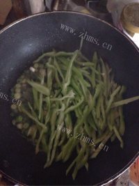 家常菜青椒炒豆腐皮做法图解3)