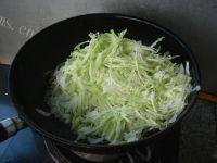 家常菜酸辣圆白菜做法图解5)