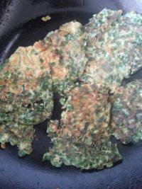 营养美味的韭菜煎鸡蛋做法图解4)