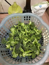 DIY西兰花炒肉做法图解1)