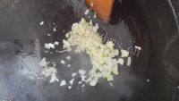 自制清炒茼蒿做法图解2)