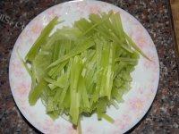 家常菜素炒莴笋丝做法图解1)