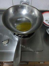 家常菜腊肉炒芹菜做法图解5)
