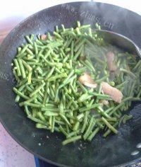 「DIY」豆角炒肉做法图解5)