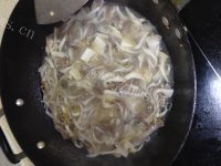 家常菜蘑菇豆腐汤做法图解5)