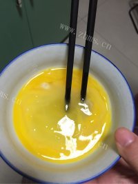 回味无穷的蛋炒饭做法图解3)