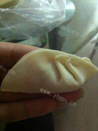 自己做的猪肉玉米饺子做法图解6)
