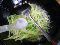 家常菜青椒炒土豆丝做法图解5)