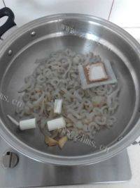 家庭版肉皮冻做法图解5)