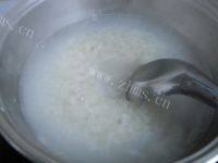 美味早餐冰糖雪梨粥做法图解2)