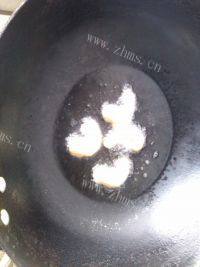 易做的炸虾仁做法图解4)
