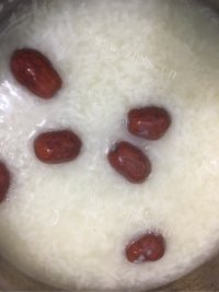 色泽鲜亮的红枣粥做法图解6)