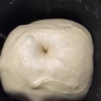 色香味浓的毛毛虫面包做法图解4)