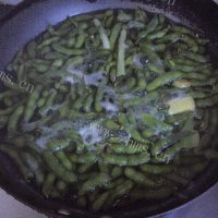 好吃的水煮毛豆做法图解3)