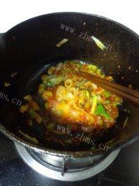 酸汤肥牛做法图解6)